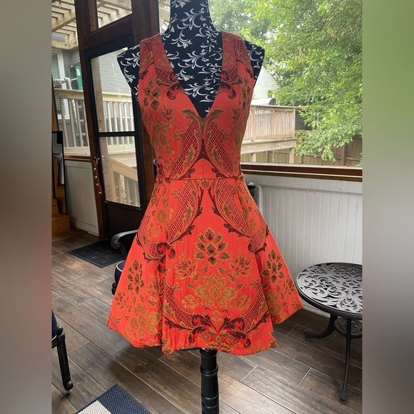 Alice + Olivia Dresses & Skirts - Alice & Olivia orange brocade cocktail dress Size 0